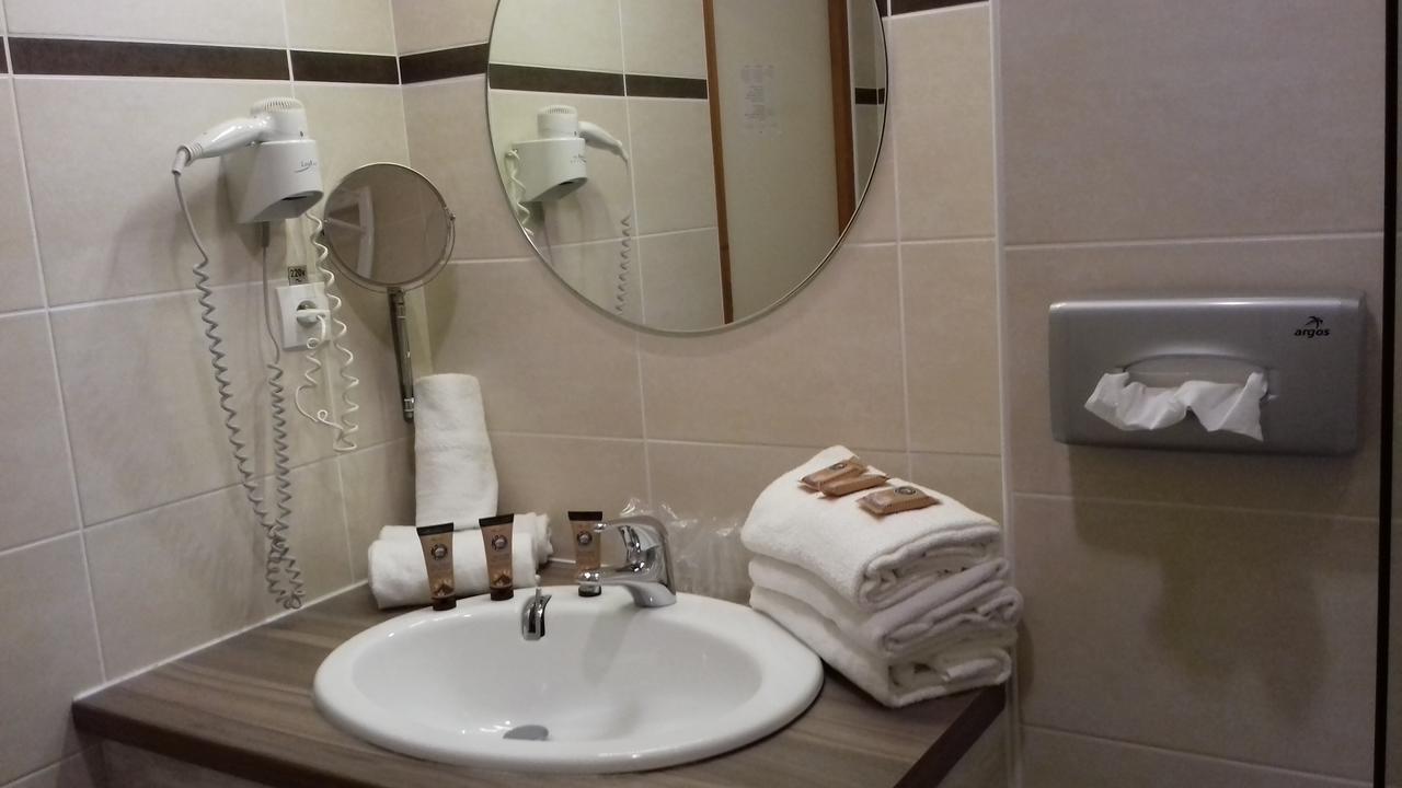 Hotel L'Escale Blanche 레오레스 외부 사진